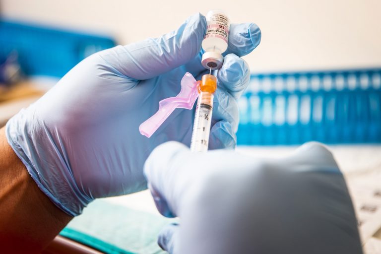 Quan chức FDA cho biết vắc xin Covid cho trẻ em dưới 12 tuổi dự kiến vào giữa mùa đông