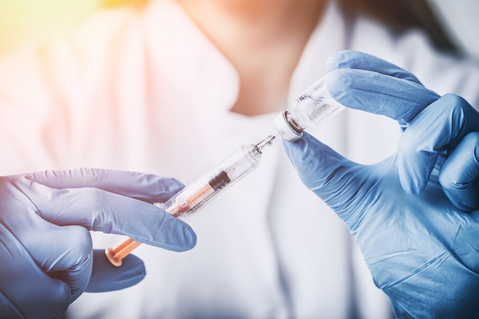 Vắc xin COVID Giảm tỷ lệ nhập viện xuống 2/3